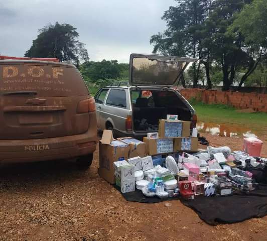 Carro &eacute; apreendido com produtos contrabandeados avaliados em mais de R$ 250 mil
