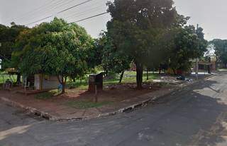 Jovem &eacute; arrancada de carro pelos cabelos durante roubo em pra&ccedil;a