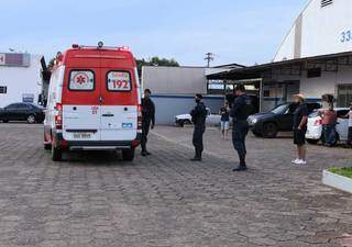 Em festa da firma, homem esfaqueia colega que vai para hospital em estado grave Em festa da firma, homem esfaqueia colega que vai para hospital em estado grave