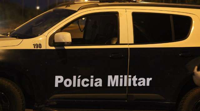 Idoso &eacute; preso, atira contra a ex-mulher e se mata dentro da viatura da PM