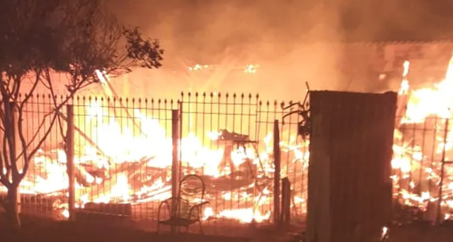 Mulher tem resid&ecirc;ncia destru&iacute;da em inc&ecirc;ndio causado pelo ex-marido 