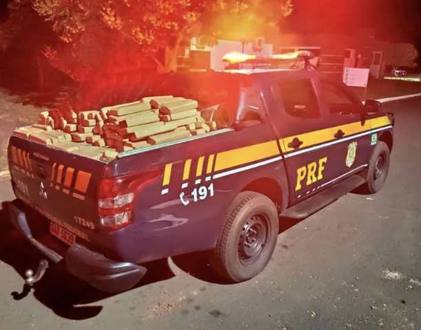 PRF prende traficante com 730 kg de maconha em semirreboque na BR-163