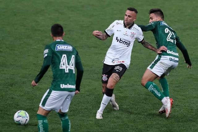 Corinthians vira sobre o Goi&aacute;s e mant&eacute;m vivo o sonho da vaga na Libertadores