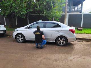 Assaltante ataca taxista e acaba preso andando em rodovia