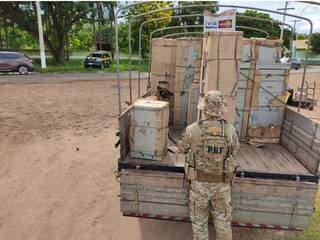 Quase meia tonelada de maconha &eacute; encontrada em cofres que seguiam para a Bahia