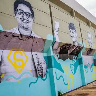 Em rua, hospital faz homenagem a funcionários e pacientes com câncer