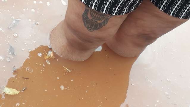 &ldquo;V&ecirc; &aacute;gua chegando e tem medo de entrar em tudo&rdquo;, diz moradora 