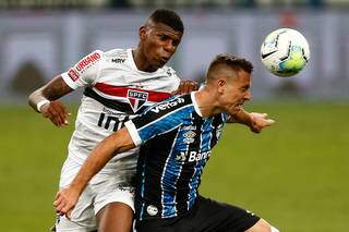 S&atilde;o Paulo desperdi&ccedil;a chances e perde para o Gr&ecirc;mio na semi da Copa do Brasil