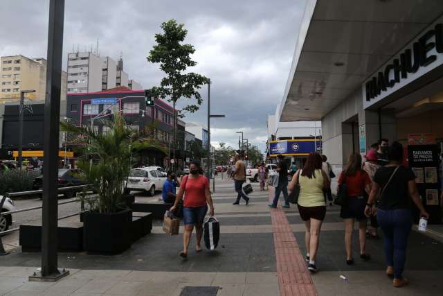 Natal da pandemia tem movimento esperado no Centro, diz entidade