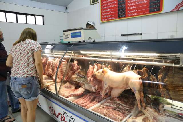 Em ano de carne &quot;nas alturas&quot;, a&ccedil;ougues t&ecirc;m procura abaixo do usual na &eacute;poca