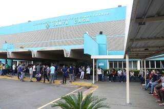 Pelo 2&ordm; dia seguido, Santa Casa opera com 107% mais pacientes que a capacidade