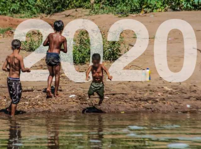 Fatalidades e abusos marcam &quot;ano sem escola&quot; de crian&ccedil;as e adolescentes 
