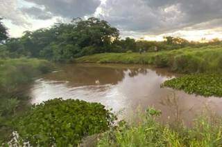 Adolescente desaparece ao pular em lagoa com 10 metros de profundidade