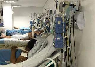 Paciente internados em um dos hospitais de Dourados. (Foto: Direto das Ruas)