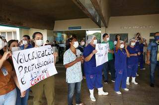 Sem 13&ordm; na conta, enfermagem continua parada na Santa Casa