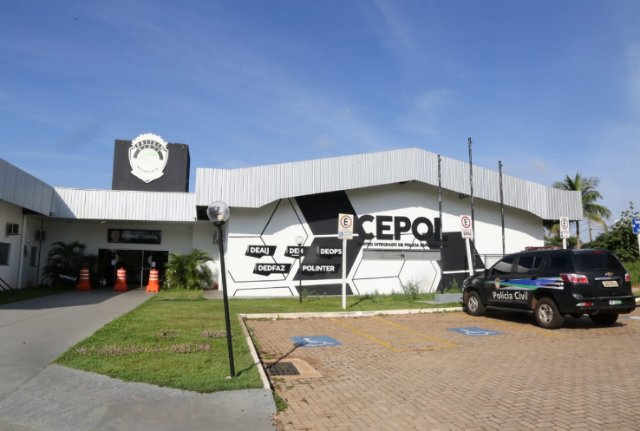 Perfil fake fala de sexo, elogia crian&ccedil;a e m&atilde;e procura pol&iacute;cia 
