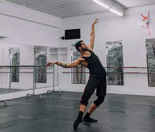 Do ballet clássico às danças urbanas, Tinho era um dançarino completo (Foto: Arquivo Pessoal)