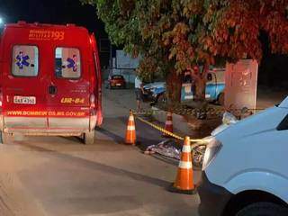 Mulher morre ao perder o controle de moto e bater a cabe&ccedil;a em canteiro