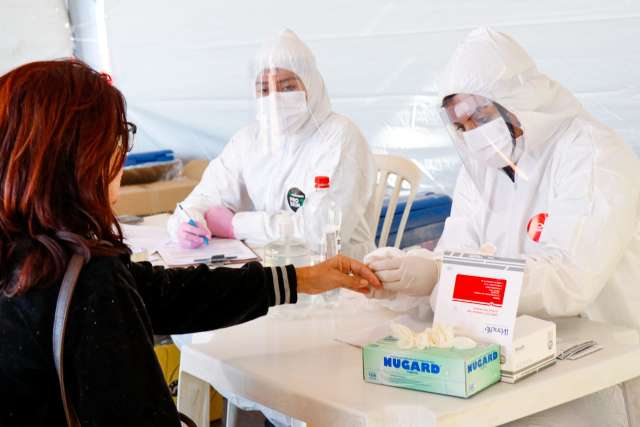 Brasil acumula 190,5 mil mortes e 7,45 milh&otilde;es de casos de covid-19