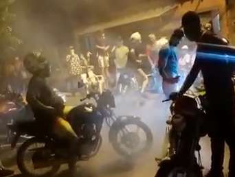 Motociclistas trancam rua para competi&ccedil;&atilde;o de &quot;Radadadan&quot; 