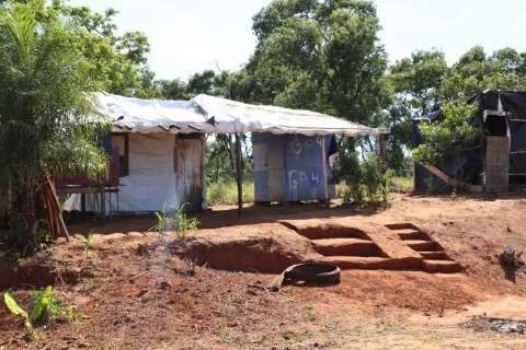 Homem tenta matar esposa em acampamento sem-terra e &eacute; encontrado morto