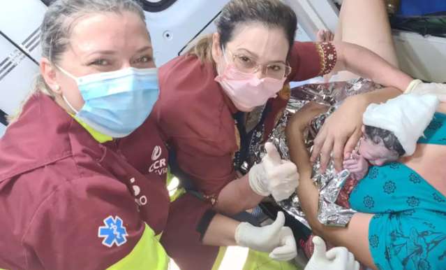 M&atilde;e entra em trabalho de parto e d&aacute; &agrave; luz beb&ecirc; em plena BR-163