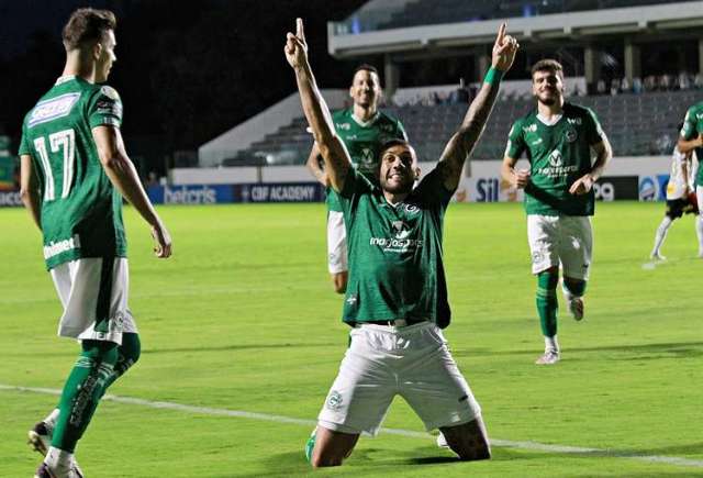 Goi&aacute;s vence Sport em casa e deixa a lanterna do Brasileir&atilde;o