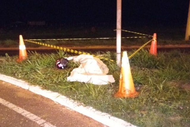 Motociclista colide em placa de sinaliza&ccedil;&atilde;o, cai e morre na MS-134