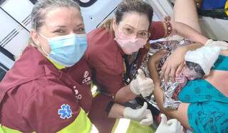 M&atilde;e entra em trabalho de parto e d&aacute; &agrave; luz beb&ecirc; em plena BR-163