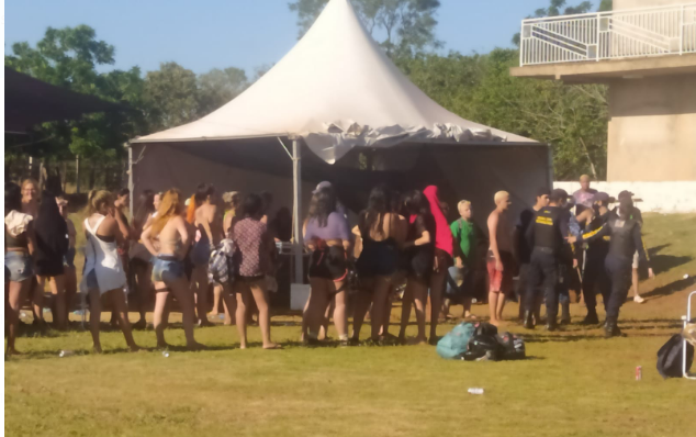 Festa com mais de mil pessoas tinha coca&iacute;na, LSD e ecstasy