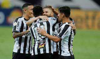 Atl&eacute;tico-MG vence Coritiba e volta a sonhar com t&iacute;tulo do Brasileir&atilde;o