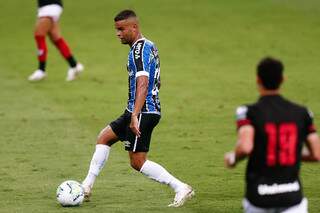 Alisson em lance durante o jogo disputado entre Grêmio e Atlético-GO, na Arena do Grêmio, na cidade de Porto Alegre, em jogo válido pela primiera rodada do Campeonato Brasileiro 2020. (Foto: Estadão Conteúdo)