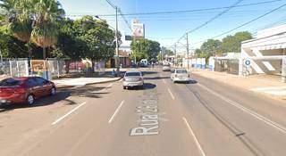 Mulher foi encontrada caída na Rua 26 de Agosto. (Foto: Google Street View)