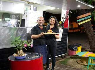 Luis e Emanuelle resolveram investir durante a pandemia abrindo uma hamburgueria com música boa, comida gostosa e muito amor(Foto: Arquivo Pessoal)