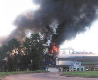 Fumaça era vista de longe. (Foto: Sul News)