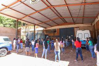 Visita de "Natal" na Máxima tem fila, sem direito à comida e veto a grávidas Visita de "Natal" na Máxima tem fila, sem direito à comida e veto a grávidas