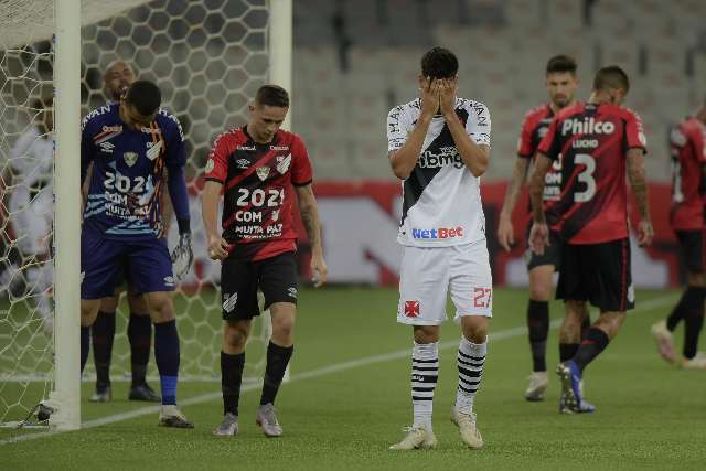 Athletico-PR faz 3 a 0 e Vasco continua na zona de rebaixamento