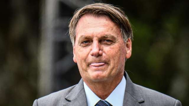 Ap&oacute;s dizer que n&atilde;o dava bola, Bolsonaro afirma ter pressa para vacina&ccedil;&atilde;o