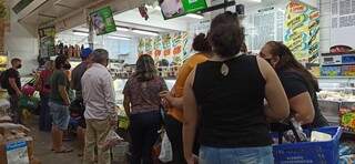 Popula&ccedil;&atilde;o desrespeita regras de seguran&ccedil;a mesmo em locais que adotam medidas