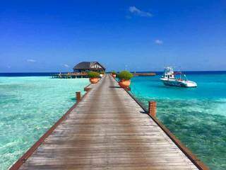 Nas Maldivas você temo acesso aos bangalôs em passarelas sobre o mar (Foto: Pixabay/Reprodução)