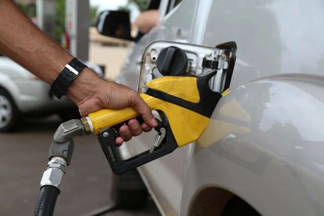 Pre&ccedil;os da gasolina e diesel sofrem novo reajuste nas refinarias