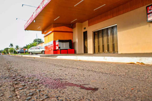 Comerciante relata &agrave; pol&iacute;cia que tomou arma e atirou em assaltante