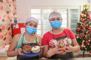 Natalia e Janaina resolveram empreender na pandemia e surpreender com donuts artesanais (Foto: Paulo Francis)