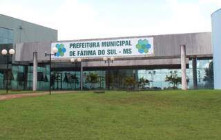 Prédio da prefeitura de Fátima do Sul. (Foto: Luiz Fernandes)