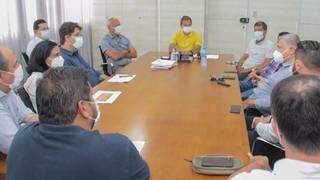 Reunião contou com presença do prefeito, Sesau, Semadur e Guarda Municipal (Foto: Marcos Maluf)