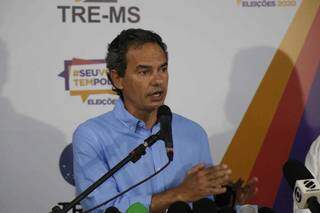 Prefeito Marquinhos Trad (PSD) em discurso na sede do TRE-MS (Foto: Henrique Kawaminami - Arquivo)