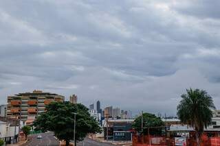 Com temperatura mais amena, ter&ccedil;a-feira deve ter pancadas de chuvas e trovoadas