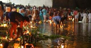 Devotos durante louvação em 2019.(Foto: Anderson Gallo/Arquivo Diário Corumbaense)