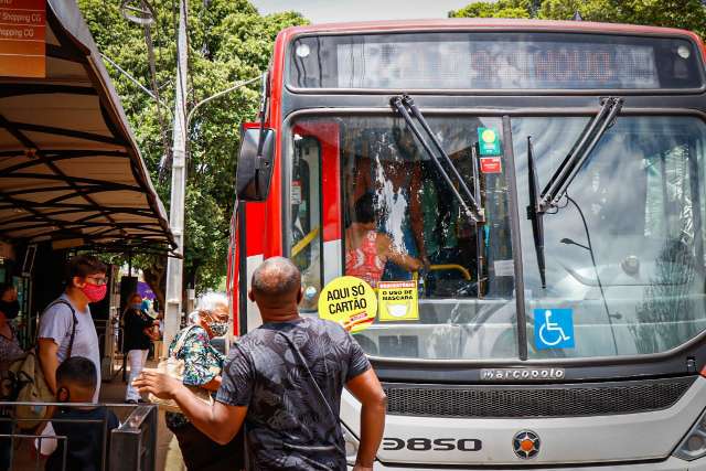 Aumento de R$ 0,10 na passagem revolta quem anda de &ocirc;nibus na Capital