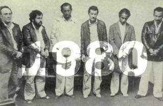 Aos 39 anos, Fahd Jamil (primeiro à esquerda de casaco preto), em foto publicada pela revista Veja ao retratar prisão pela PF do PR. (Foto: Reprodução da Veja)